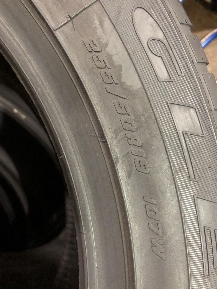 285/45/19+255/50/19 R19 Goodyear Asymmetric RSC 4шт нові