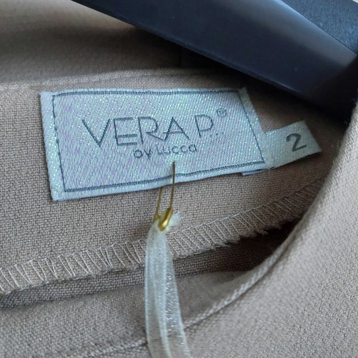 Nowa bezowa sukienka z guzikami