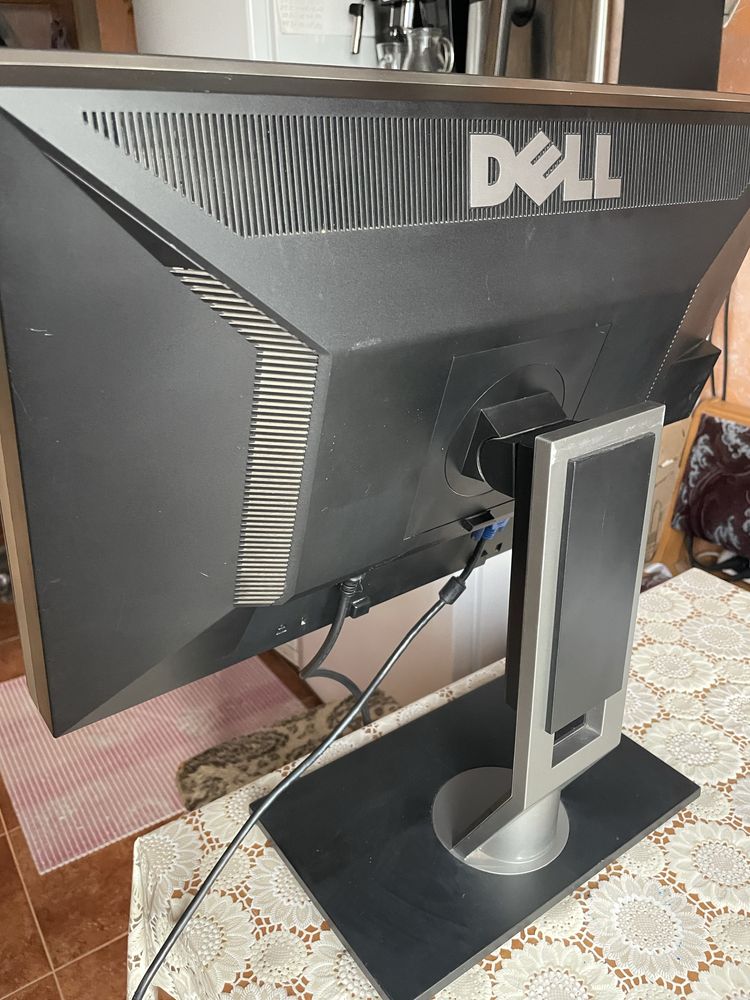 Монитор компьютерный Dell 2209WAf