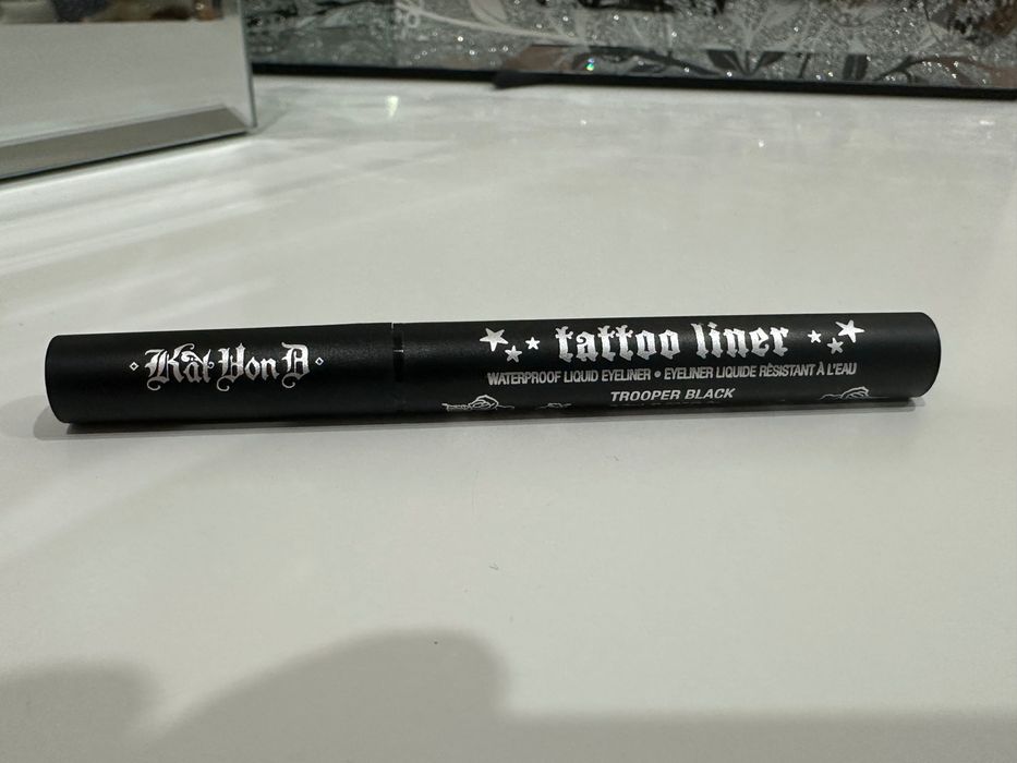 Eyeliner Kat Von D tattoo liner