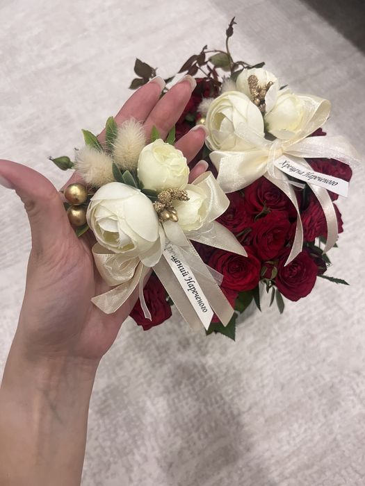 Продам бутоньєрки