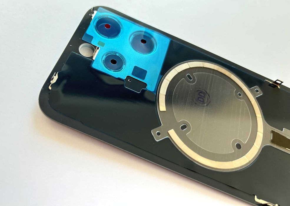 Tylna klapka/szybka iPhone 15 Pro  z ramką z Magnesami Biały White