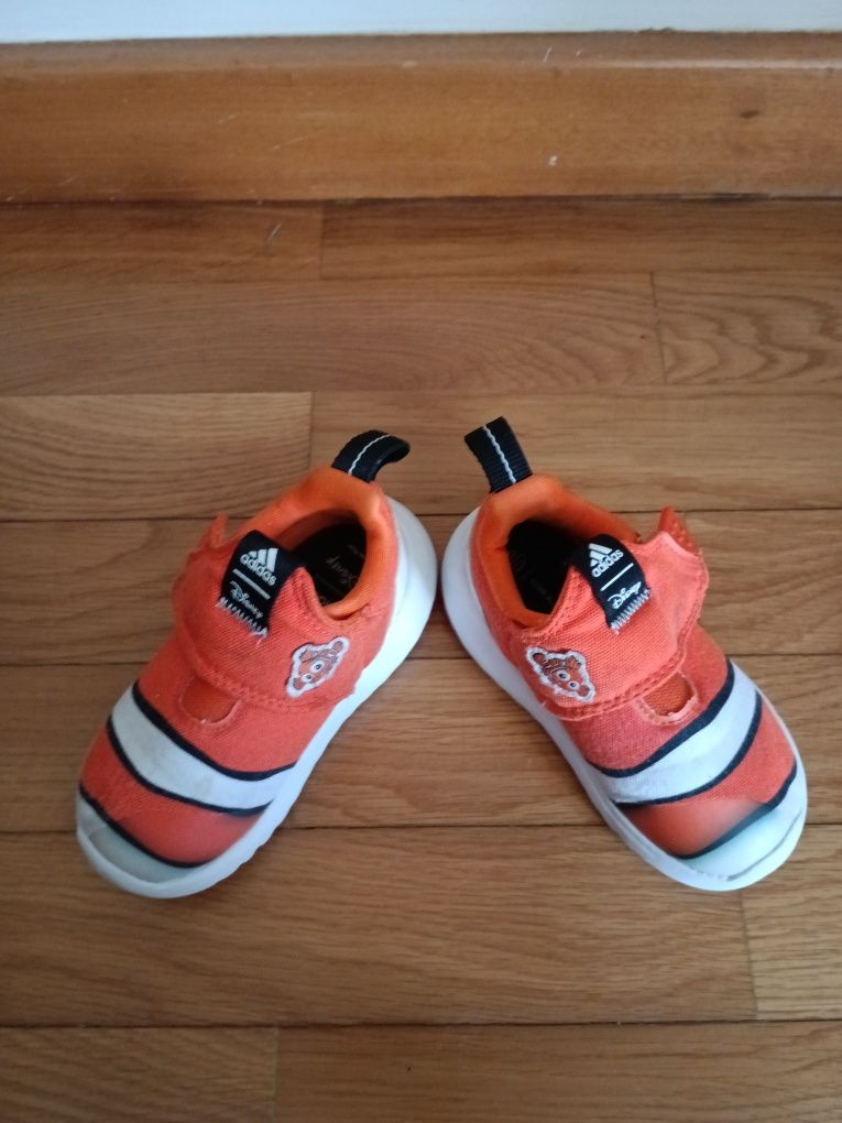 Sapatilhas Adidas tamanho 22