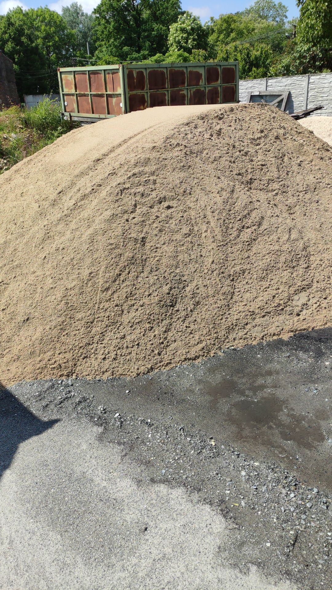 Granit, Sjenit, Serpentynit, Bazalt, Piasek i inne materiały sypkie