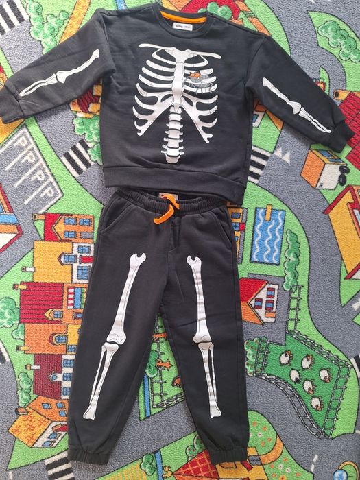 Dres halloween r.122 Sinsay