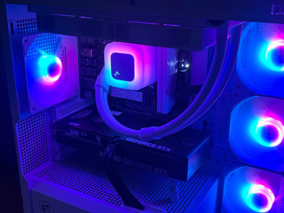 Biały Komputer RTX 5060 Ryzen 5 Akwarium Gamingowy do Gier FV23% Nowy