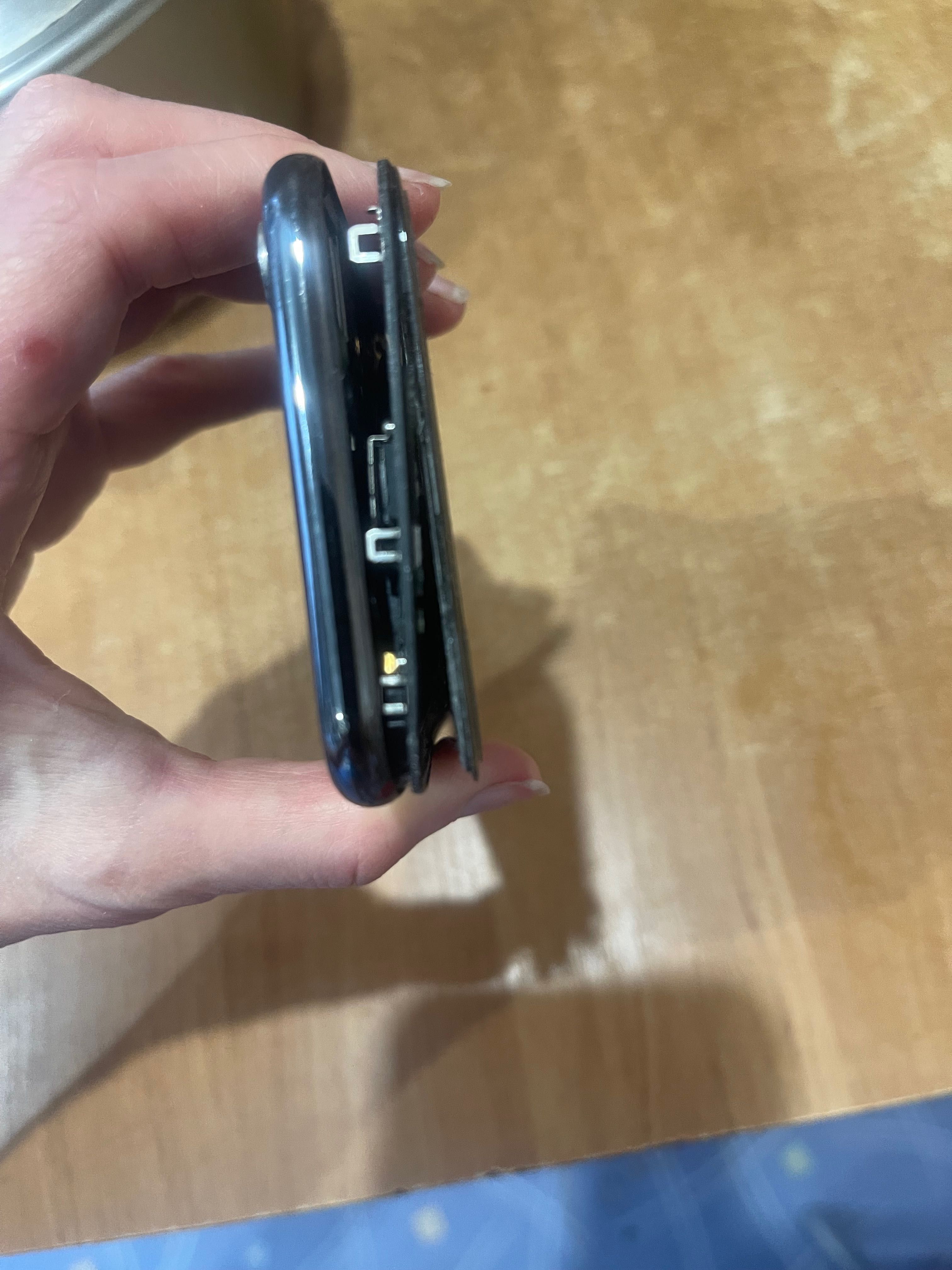 iPhone X працює, але екран відклеївся