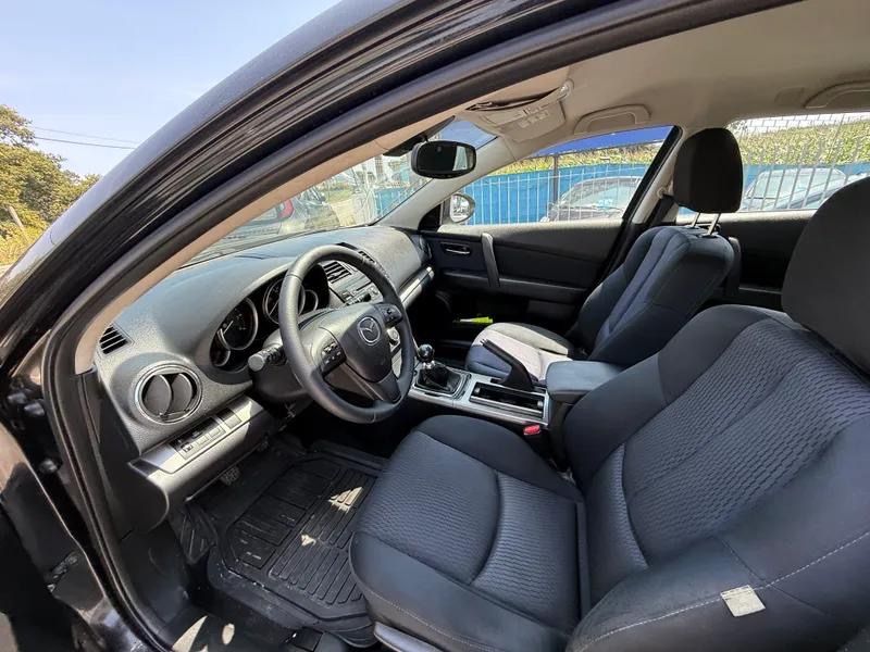 Automóvel Mazda preto