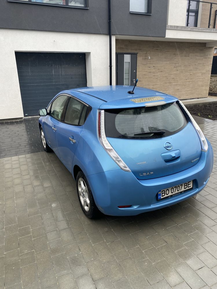 Nissan leaf 2012