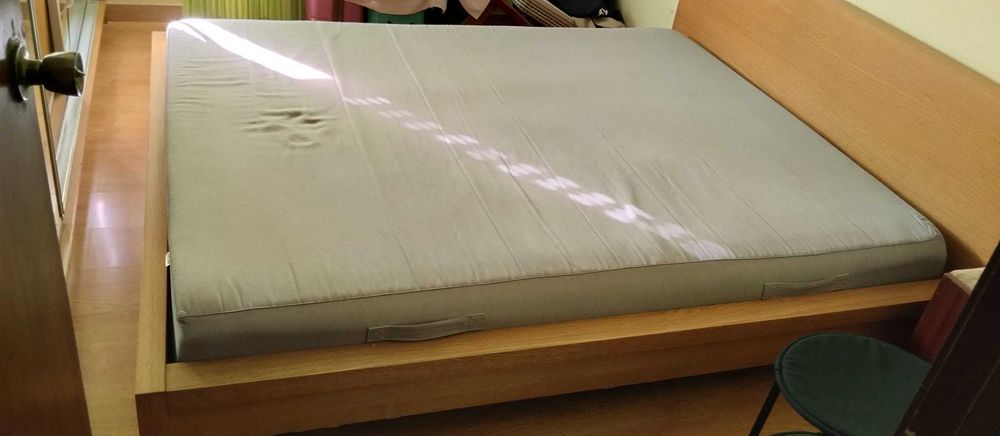 Cama + colchão casal (Vialonga)