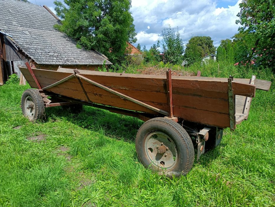 Wóz z zaczepem do ciągnika