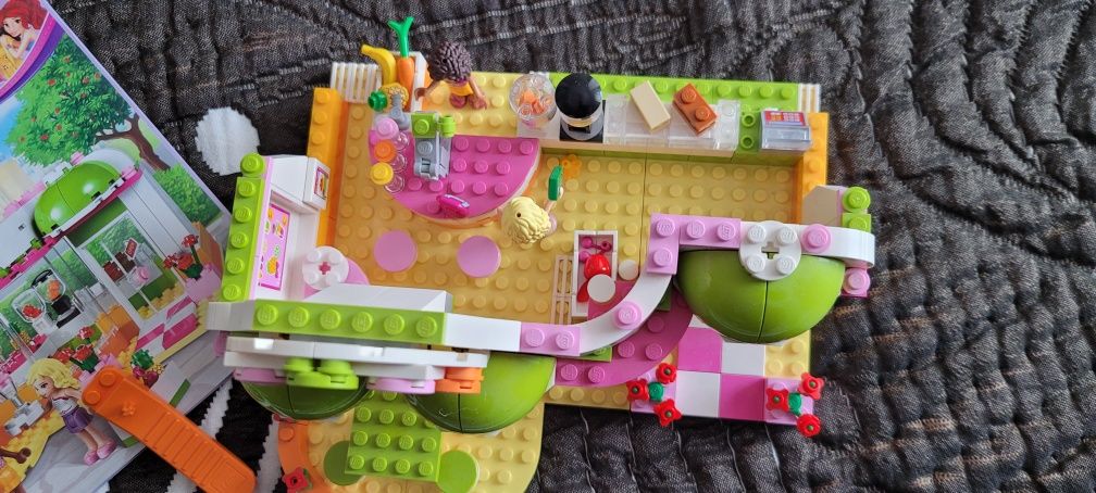 Lego Friends Bar z sokami w Heartlake 41035