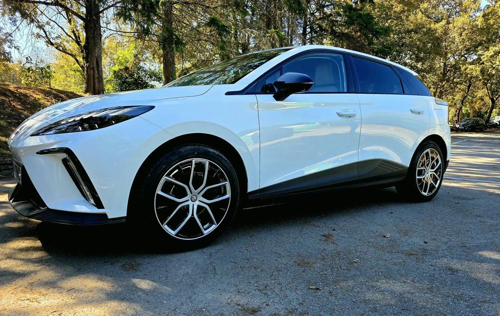 MG MG4 64 kWh Luxury
