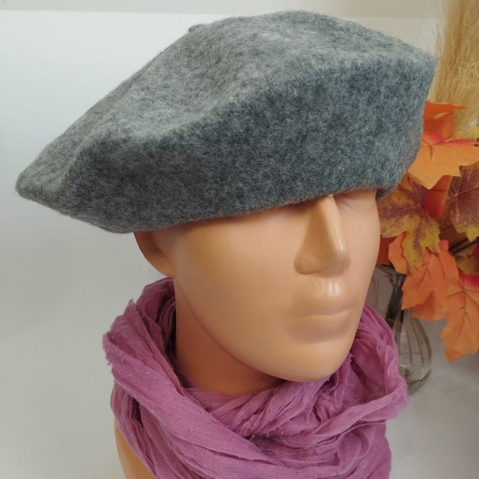 Klasyczny i elegancki beret damski – 100% wełna, nowy z metką!

Sprzed