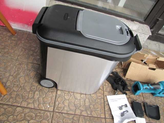 Curver Pojemnik na karmę dla psa 12 kg I 35L na kółkach