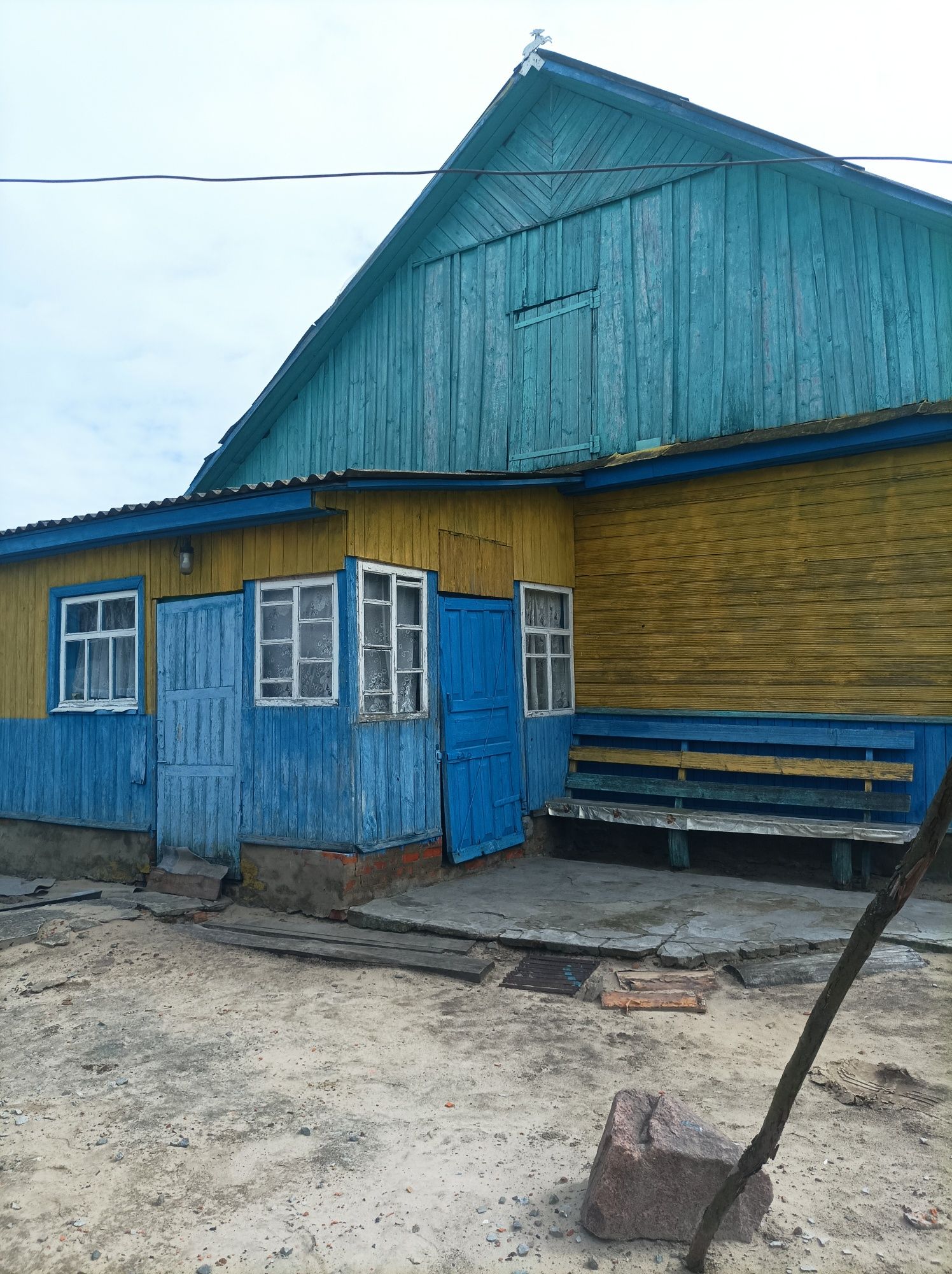 Гарний, великий будинок в селі