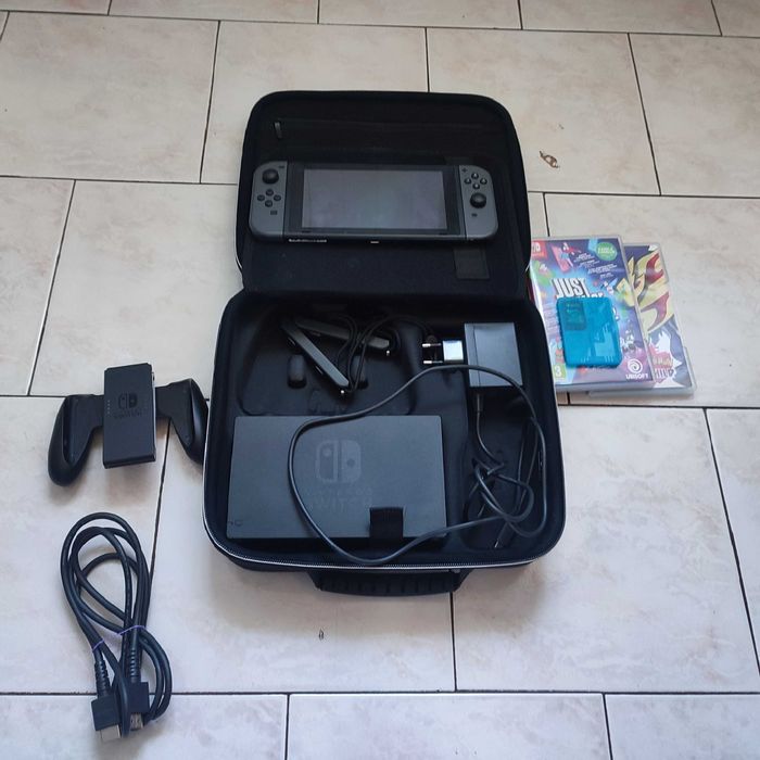 Konsola Nintendo switch+ etui