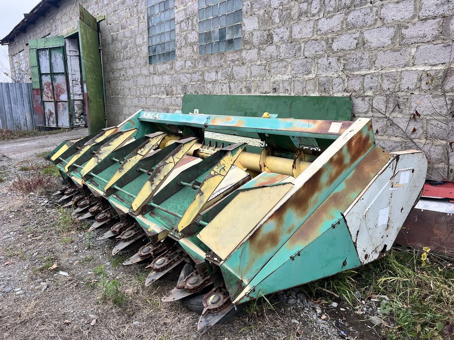 Жатка кукурудзяна КМС 6 з сечкарем. Під Нью Холланд