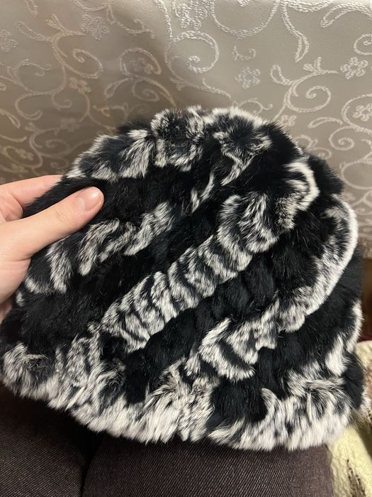 Жіноча хутряна шапка