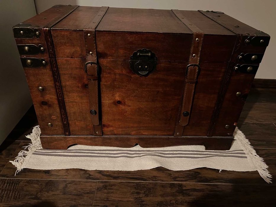 Drewniana stylowa skrzynia