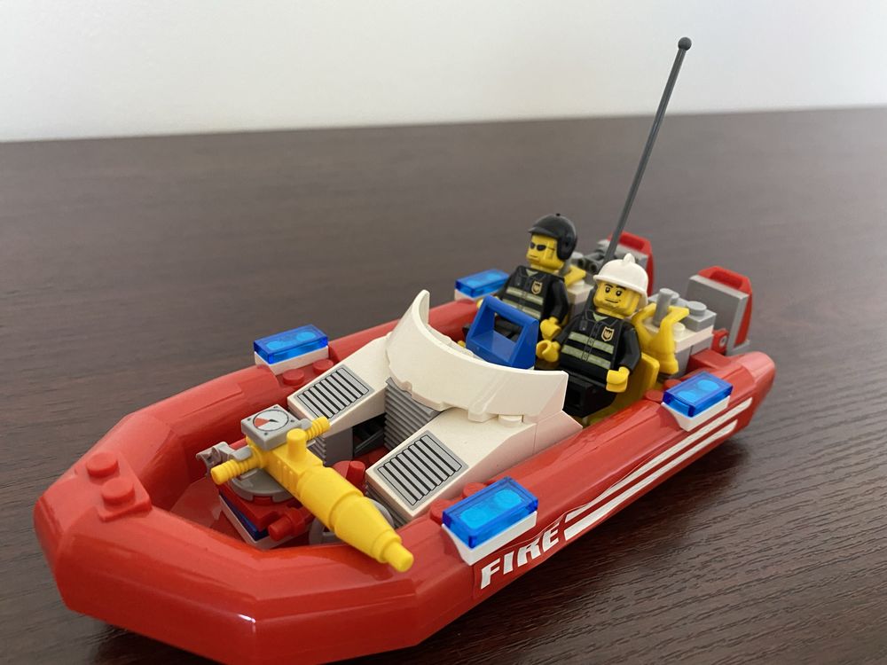 LEGO CITY 7213 Ciężarówka strażacka z łodzią gaśniczą