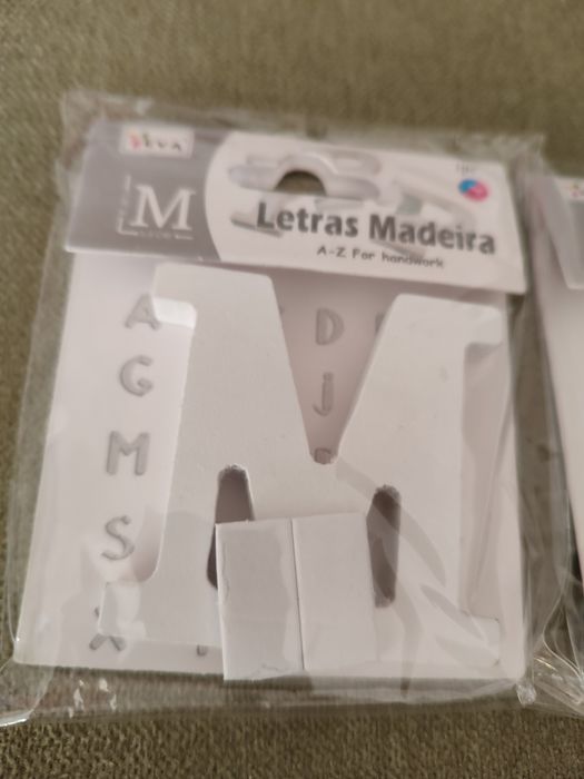 Letras em madeira