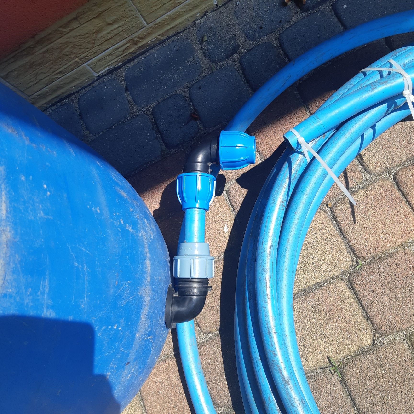 Deszczówkę beczka 120l i rura 25metrow