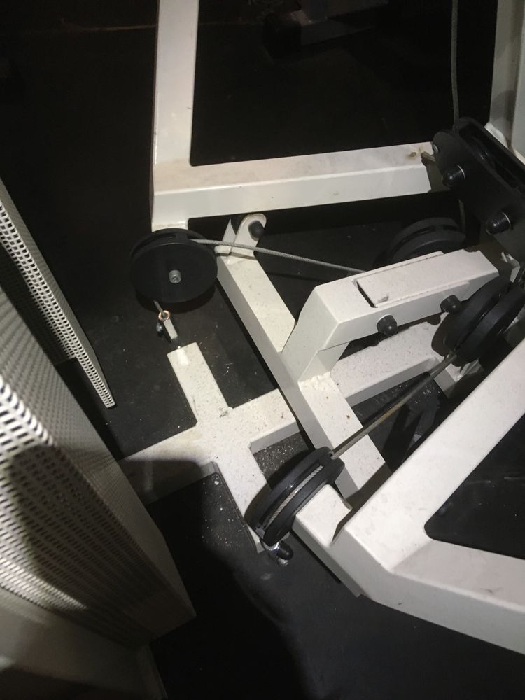 Technogym isotonic maszyna na klatke chest press silownia sztabki stos