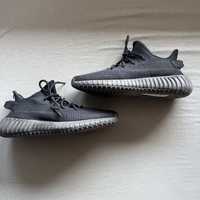 czarne buty sportowe
