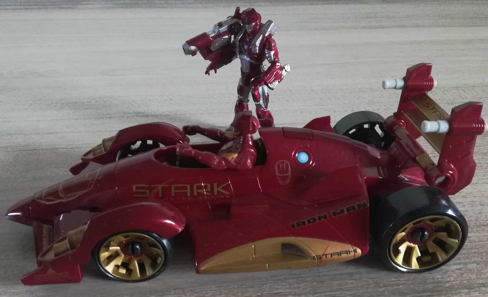 Conjunto Action Man + Dragões + carro do Homem de Ferro