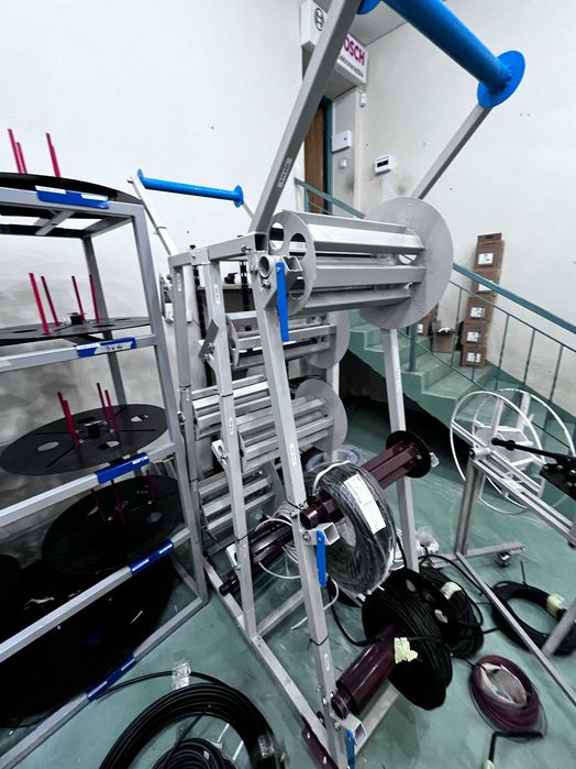 Stojak na zwoje przewodów - wielobębnowy - na kółkach