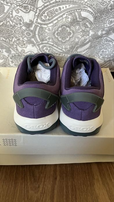 Ténis da Geox roxos e azuis