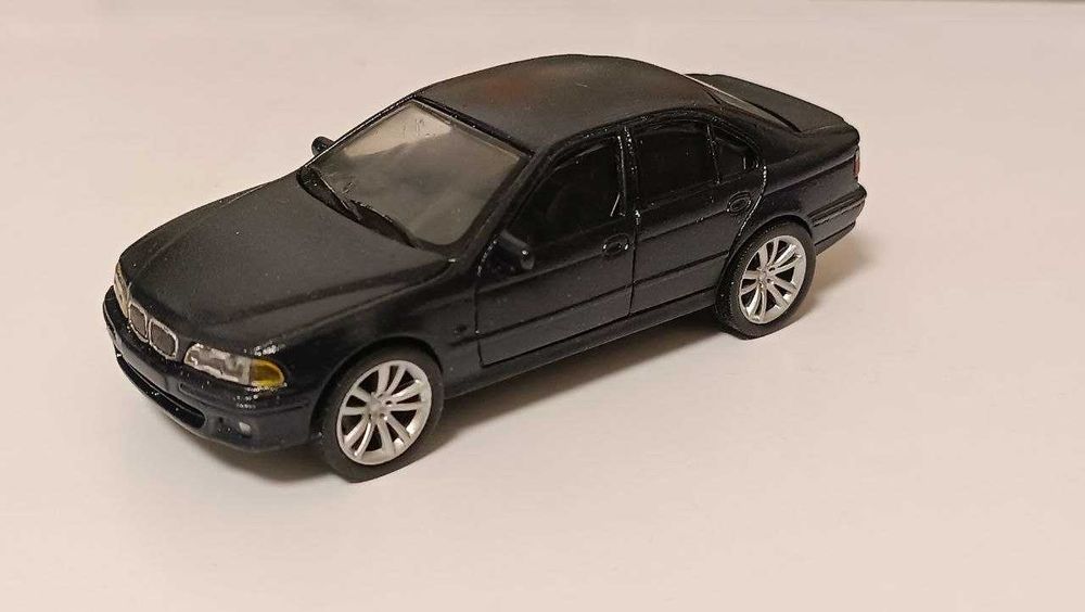 Продам BMW 5 Series E39 в масштабе 1:43