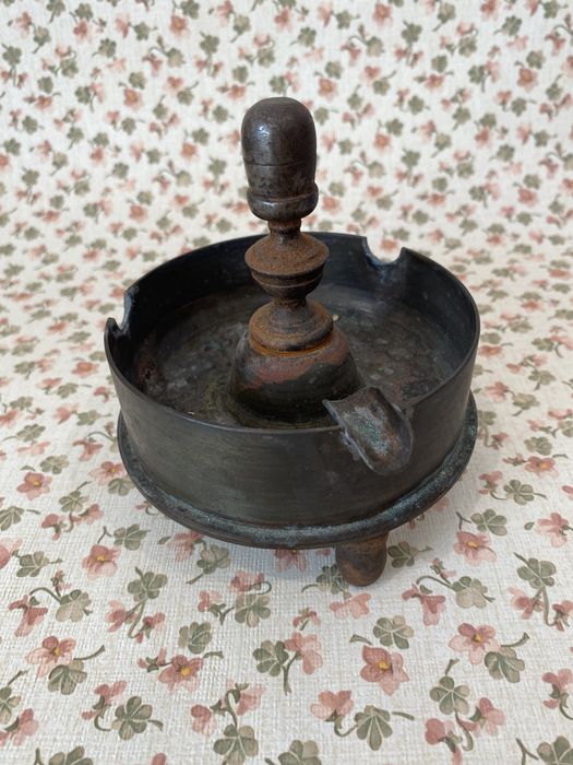 Popielniczka z łuski sztuka okopowa