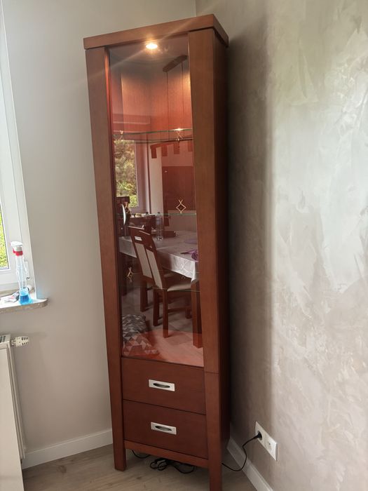 Witryna narożna podświetlana