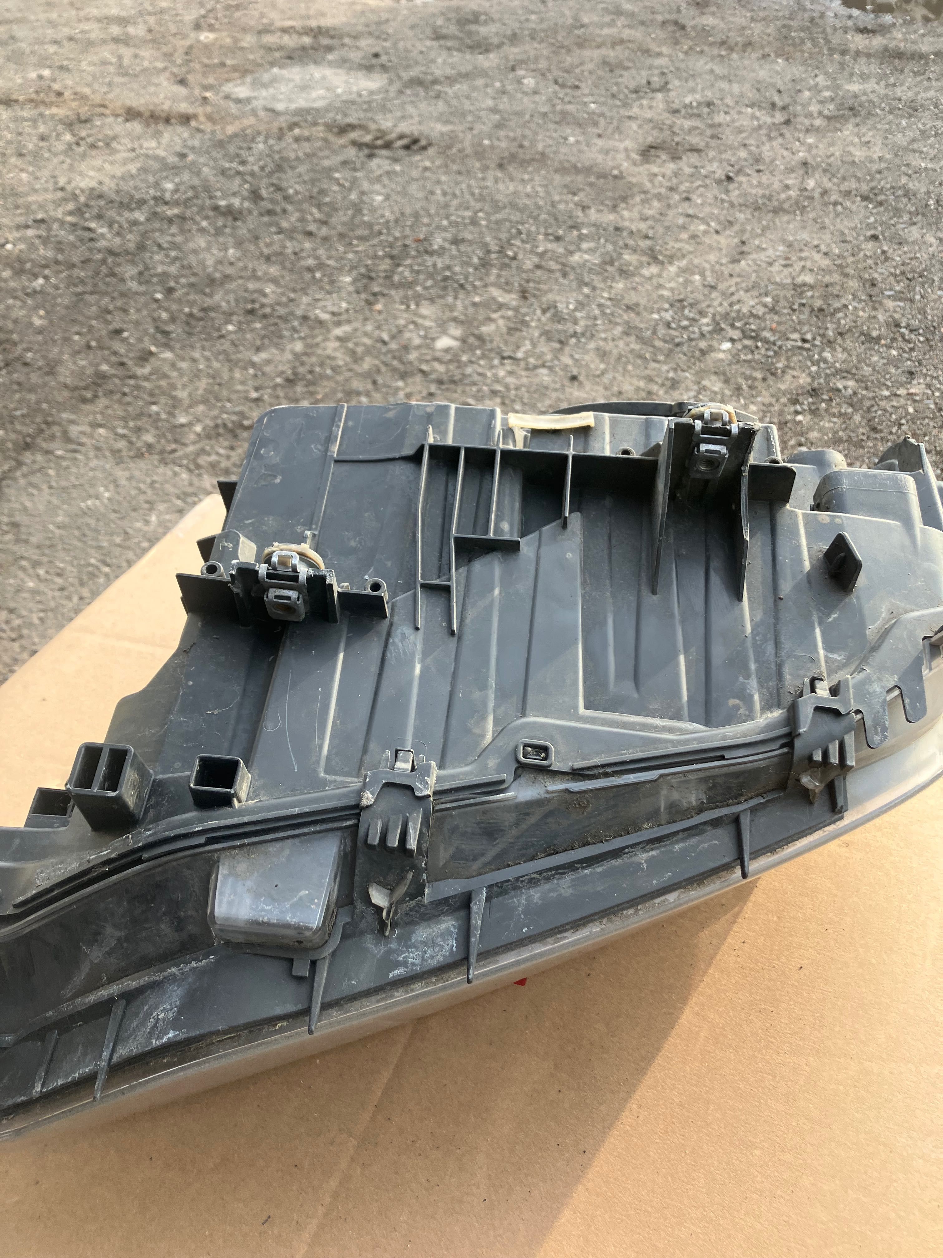 reflektory lampy bmw f30 prawa i lewa