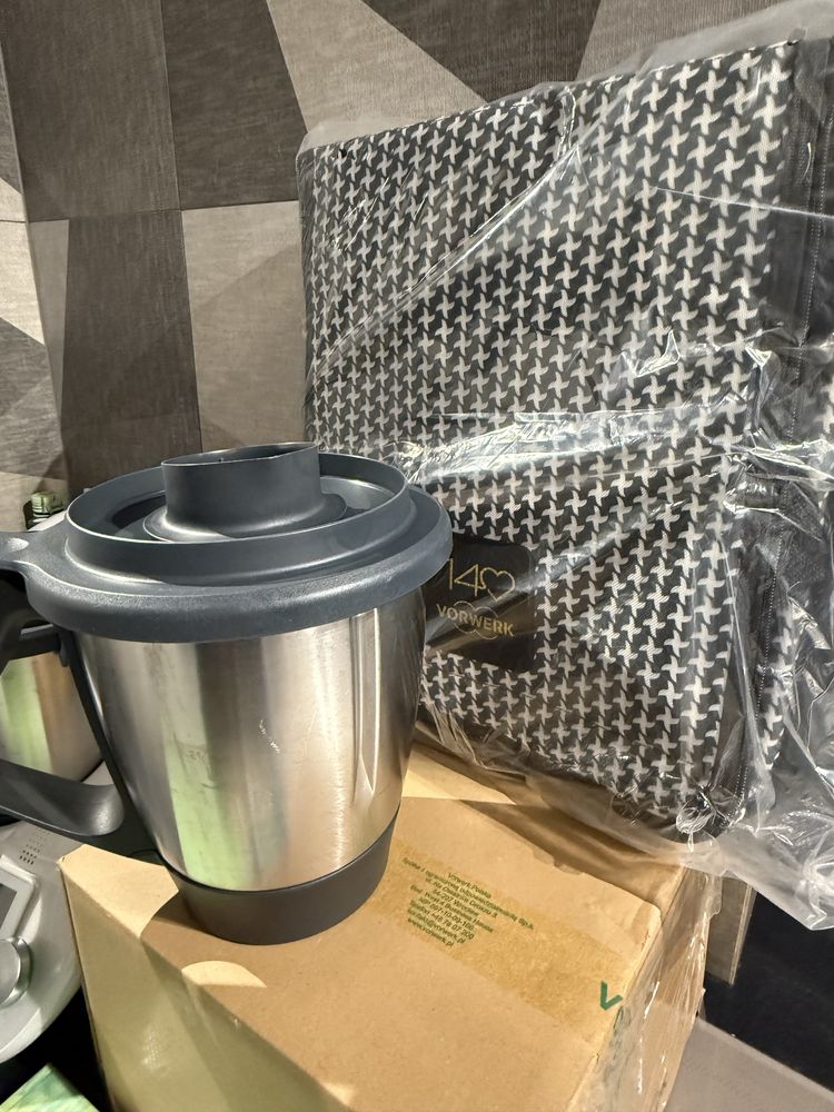 Tm6 thermomix + nowy friend + naczynie + torba + ksiazki zestaw