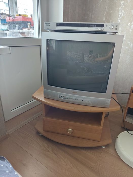 Продам телевізор JVC, DVD-програвач (комплектом)