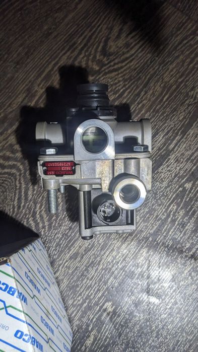 Ускорітельний кран WABCO