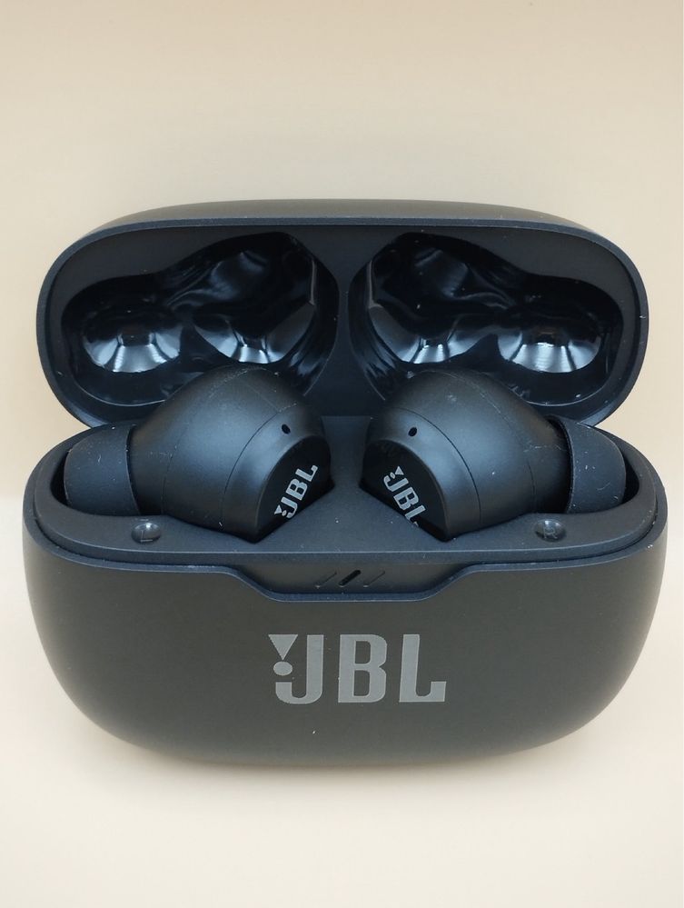 Навушники безпровідні JBL Tune 200 TWS.