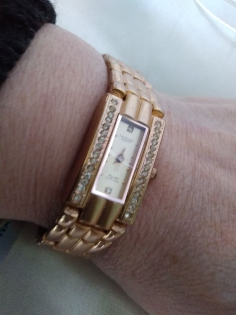 Часы кварцевые Ledfort женские , в колекцию