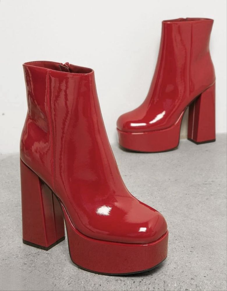 Botas vermelhas nunca usadas tamanho 35.5 EUR