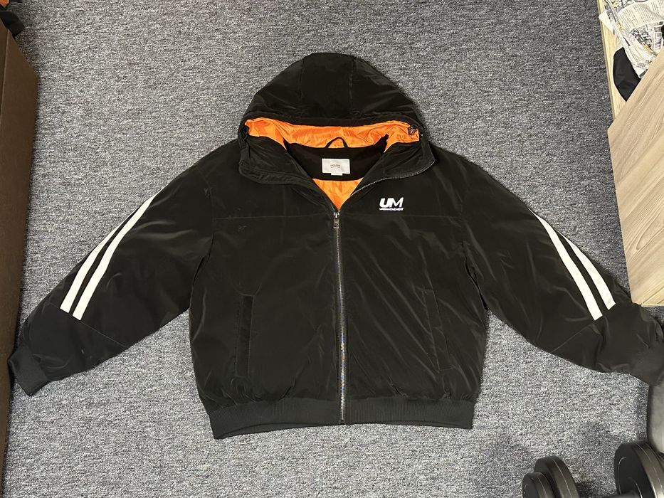 Бомбер куртка house