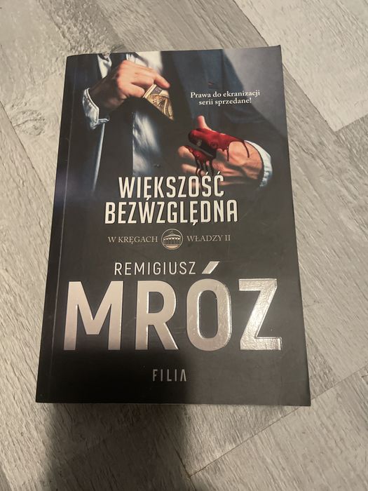 Książka mróz większość bezwględna