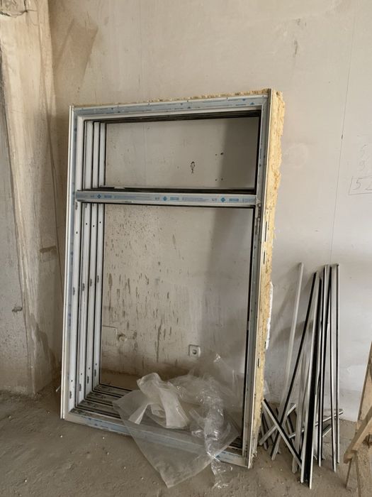 Віконні рами кімнатні та балконі