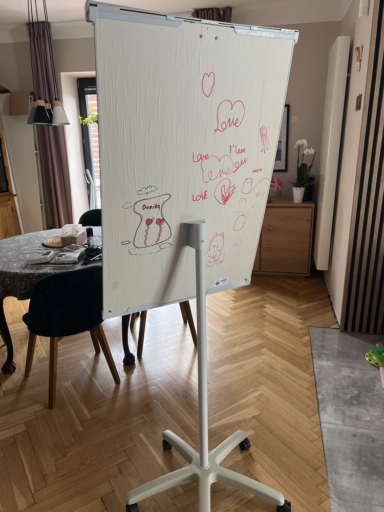Flipchart magnetyczny mobilny na kółkach 100x70 cm CLASSIC