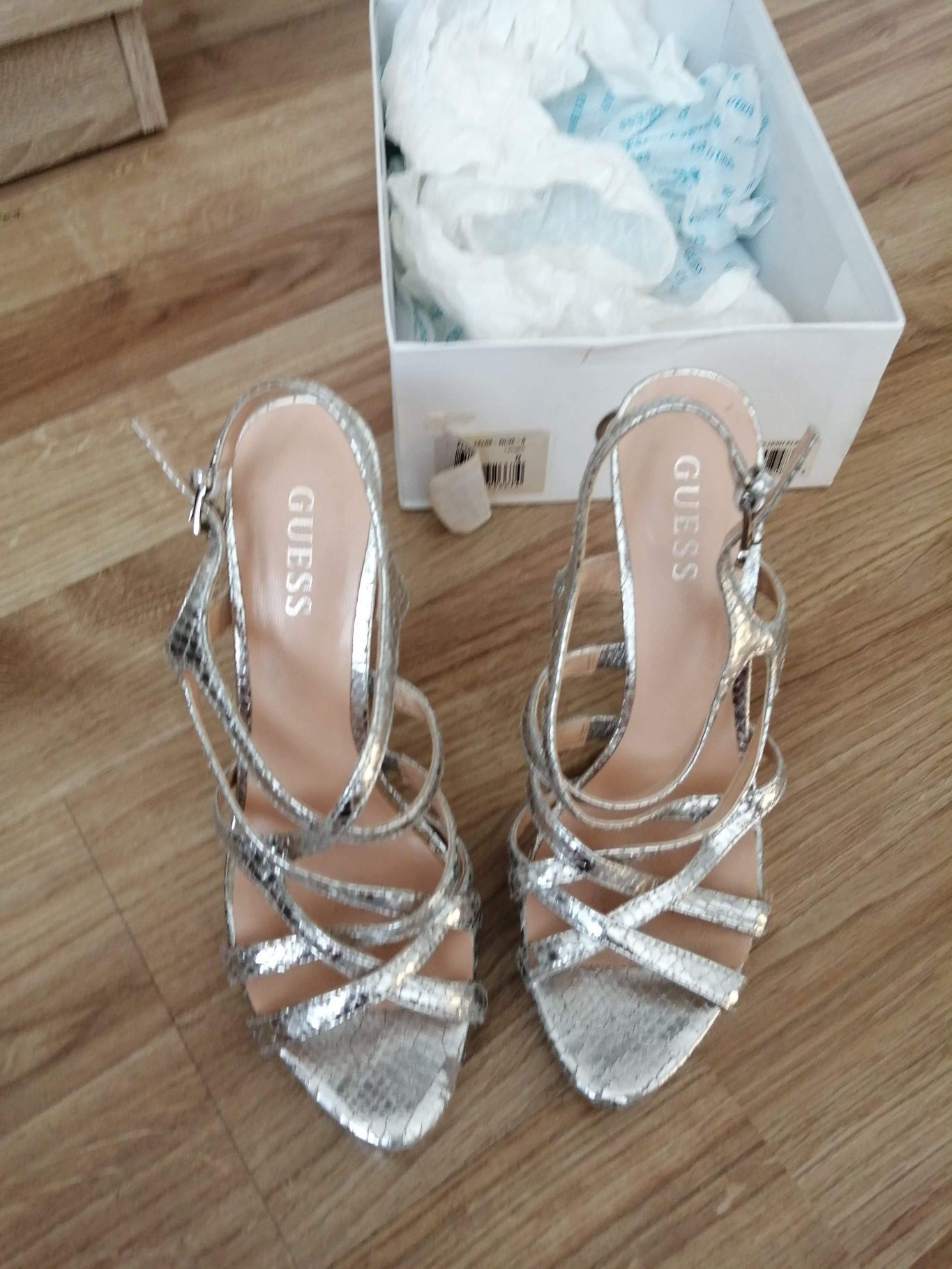 Szpilki guess 38