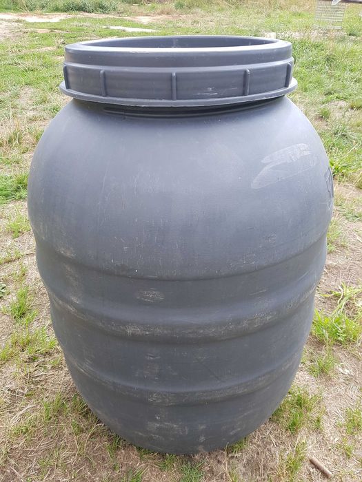 Beczki plastikowe 160l