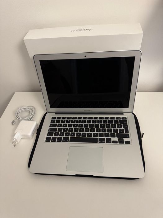 MacBook Air 13” (A1466) – stan idealny, pudełko + etui!