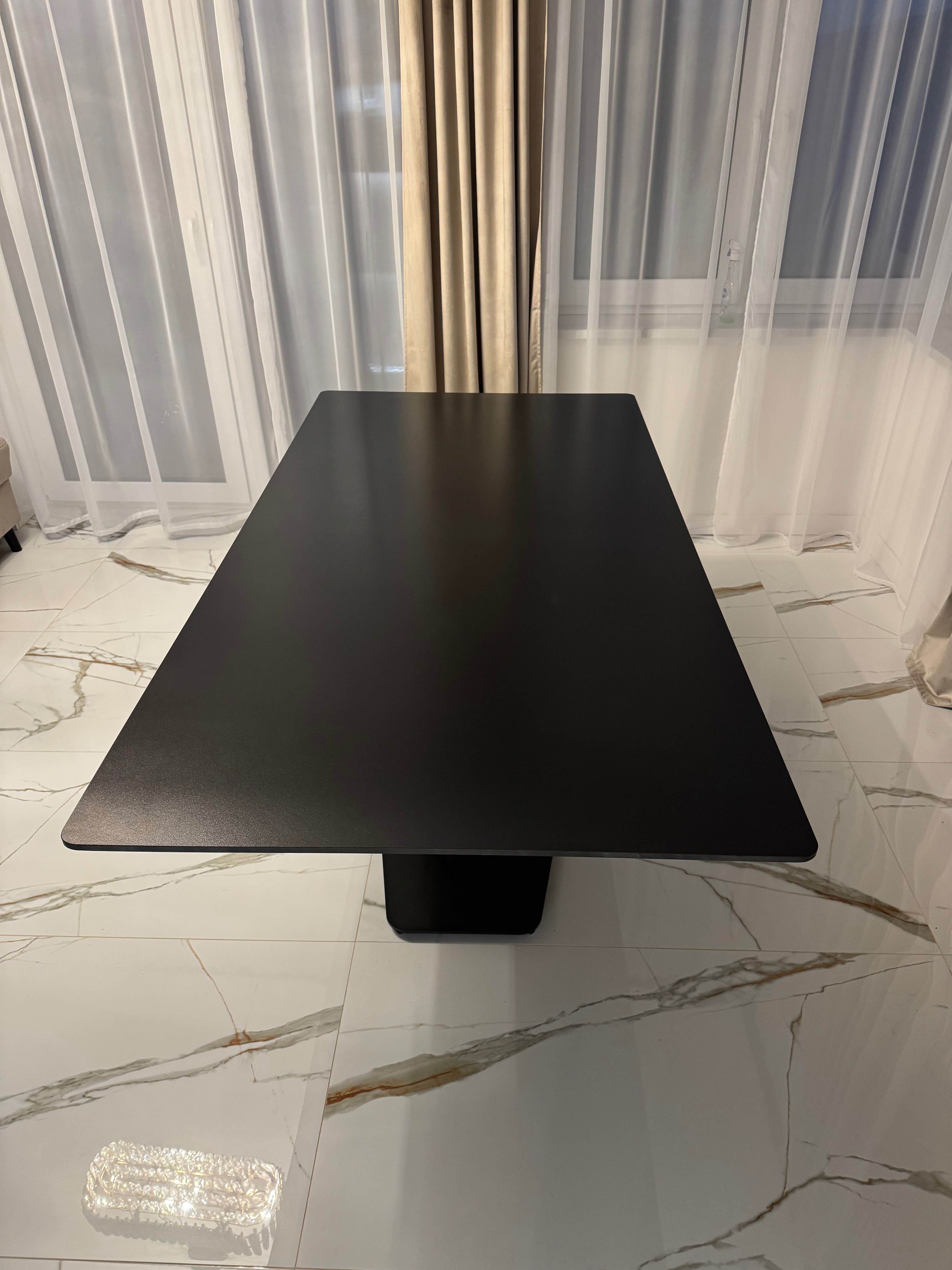 Nowoczesny Stół Jadalniany Czarny – Minimalizm i Elegancja 180 x 90